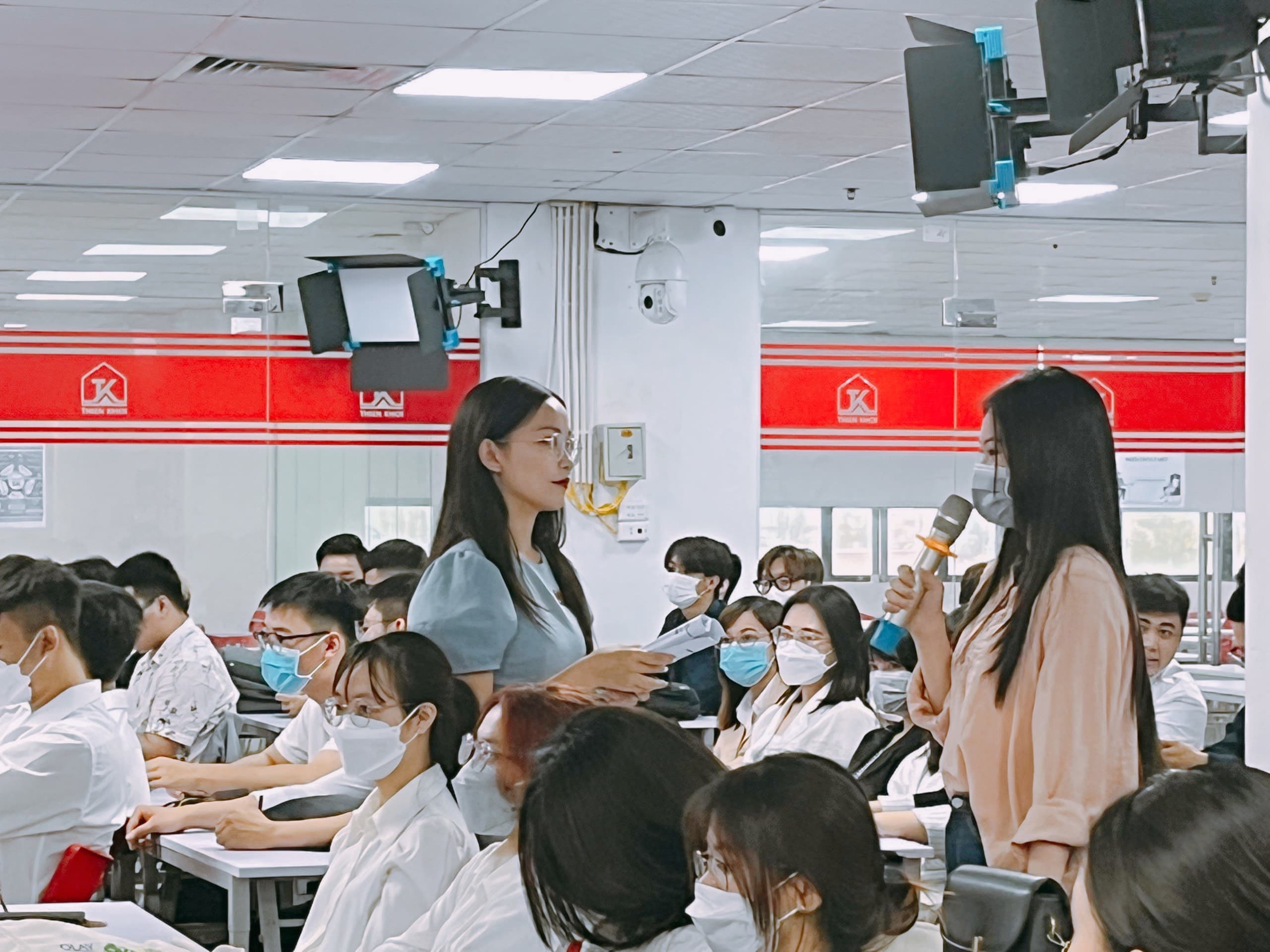 Buổi trao đổi với các bạn học viên